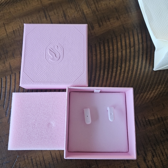 Swarovski Pink Jewelry Box with White Bag - Picture 2 of 2